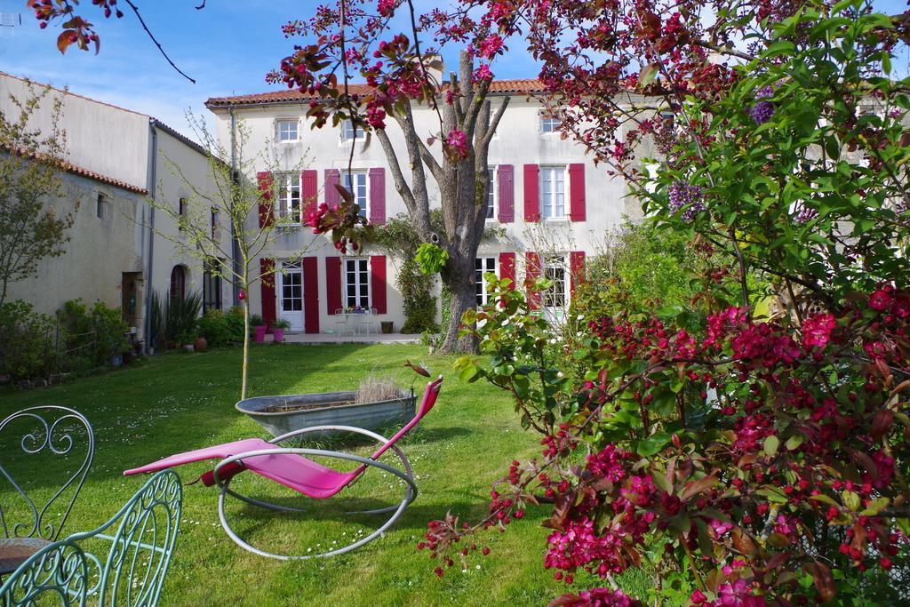 Le Logis De La Poupeliere Bed & Breakfast Vouhé Eksteriør bilde