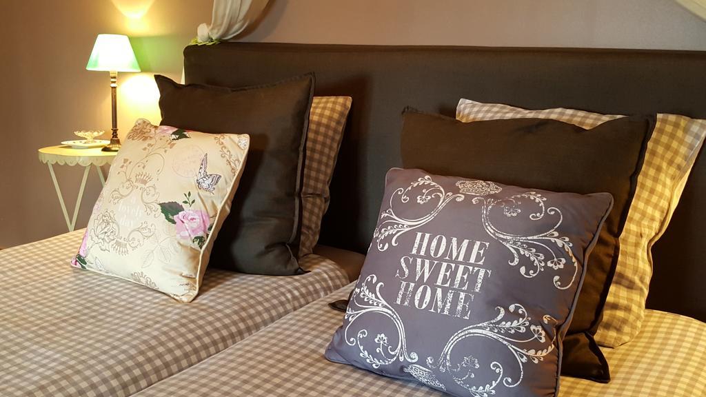 Le Logis De La Poupeliere Bed & Breakfast Vouhé Eksteriør bilde